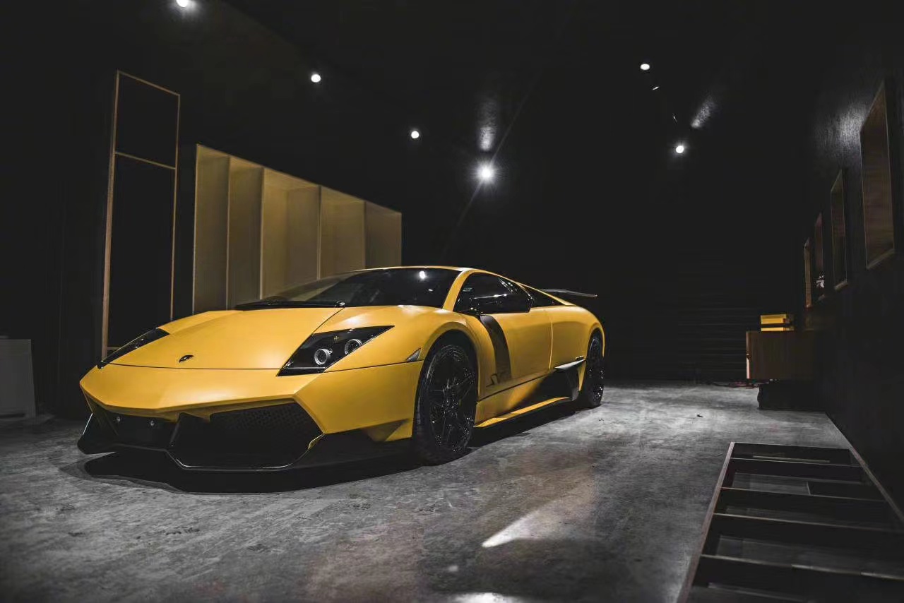 Rüsten Sie Ihren Lamborghini LP64 auf das LP670 Body Kit auf