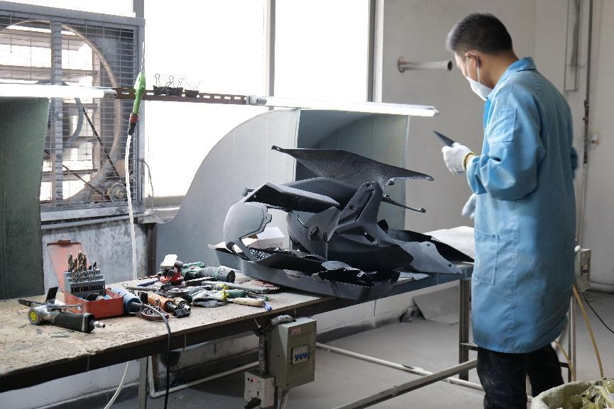 CSSWerksbesichtigung von CAR ---- um mehr über die Herstellung trockener Kohlefaserprodukte zu erfahren