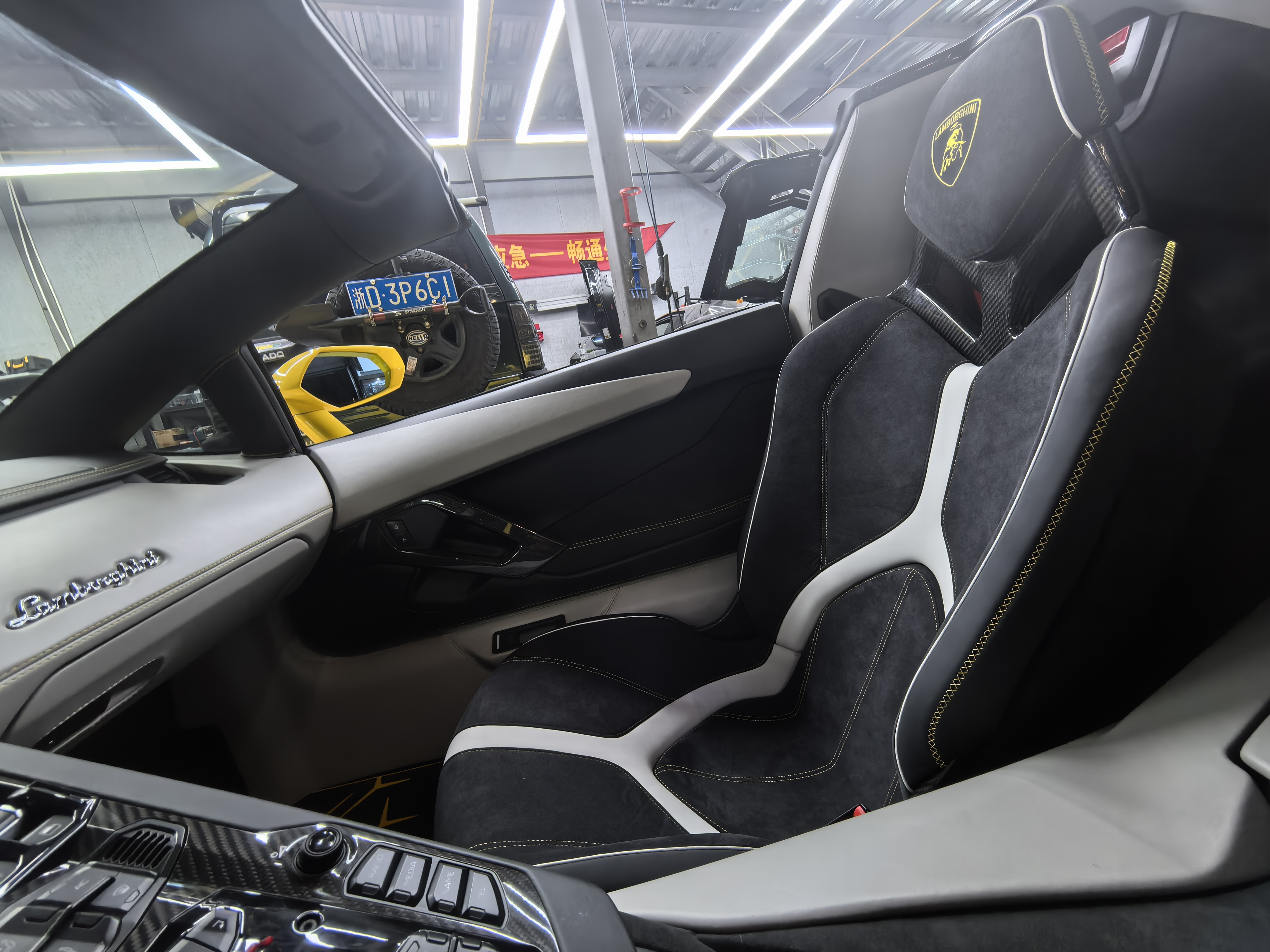 Lambroghini Aventador SVJ Sitz 